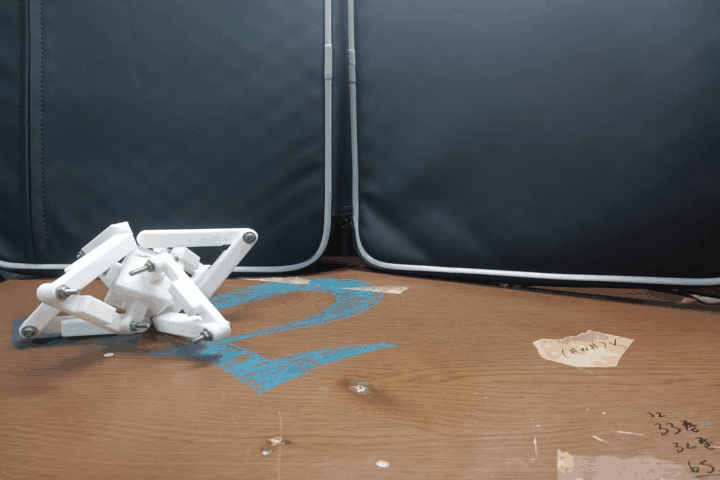 Cube Walker 実機GIF